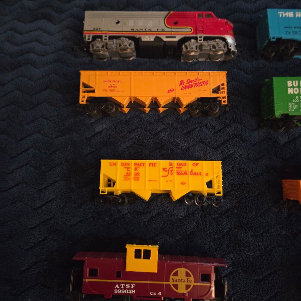 Model Railroad Trains HO Scale Locomotive Rolling Stock Lot Bachmann Lifelike - Picture 5 of 7